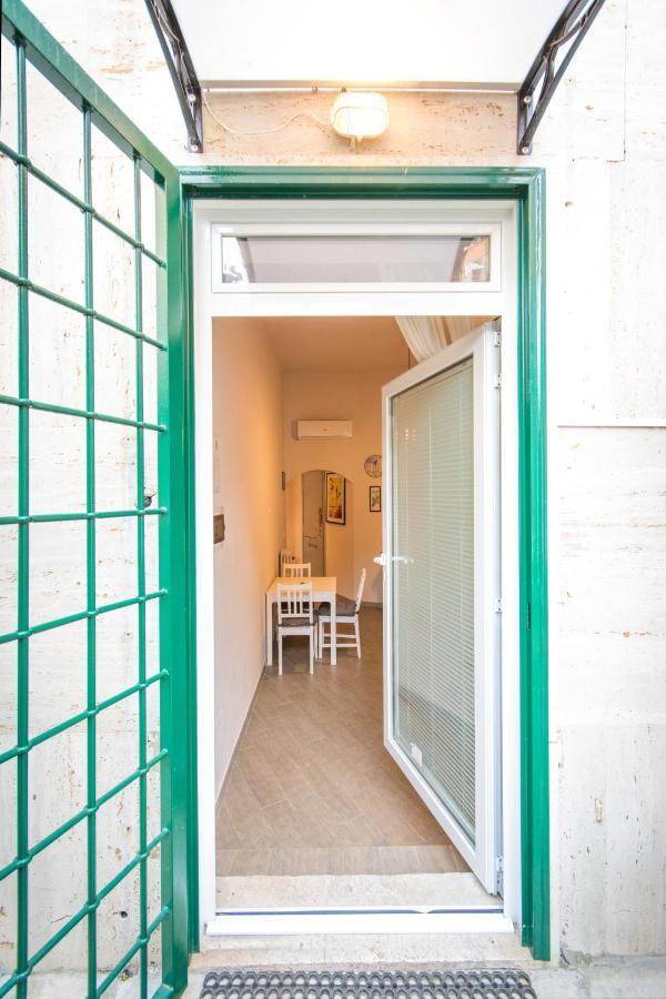 Vercelli Guest House Near San Giovanni Rome Exterior photo